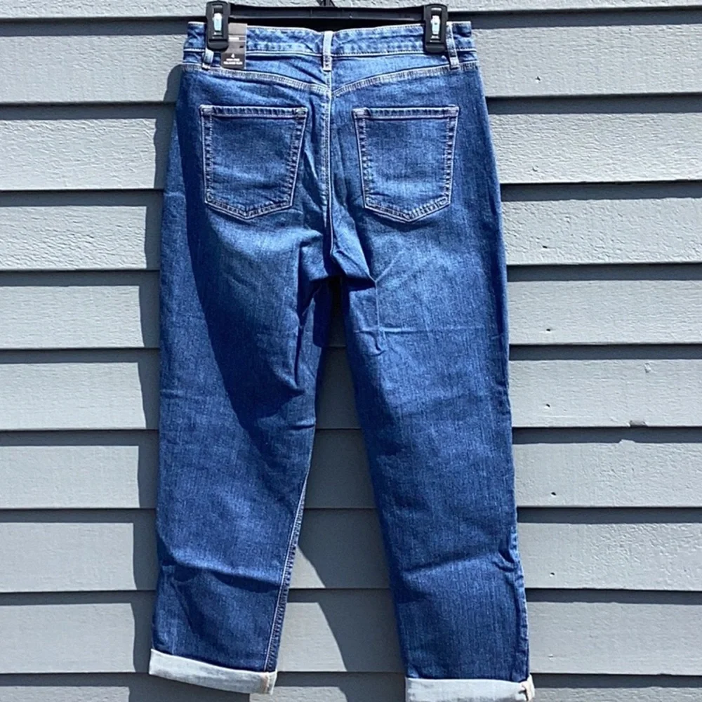 NWT White House Black Market High Rise Relaxed Slim Crop Jean Size 4 - Picture 6 of 8